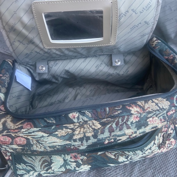 - 3 PIECE  Atlantic luggage set- excellent condition - Picture 8 of 13